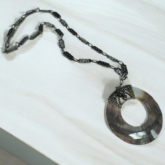 Silver Tone Cream and Brown Donut Shape Mother of Pearl Pendant Necklace *read* - Picture 1 of 10